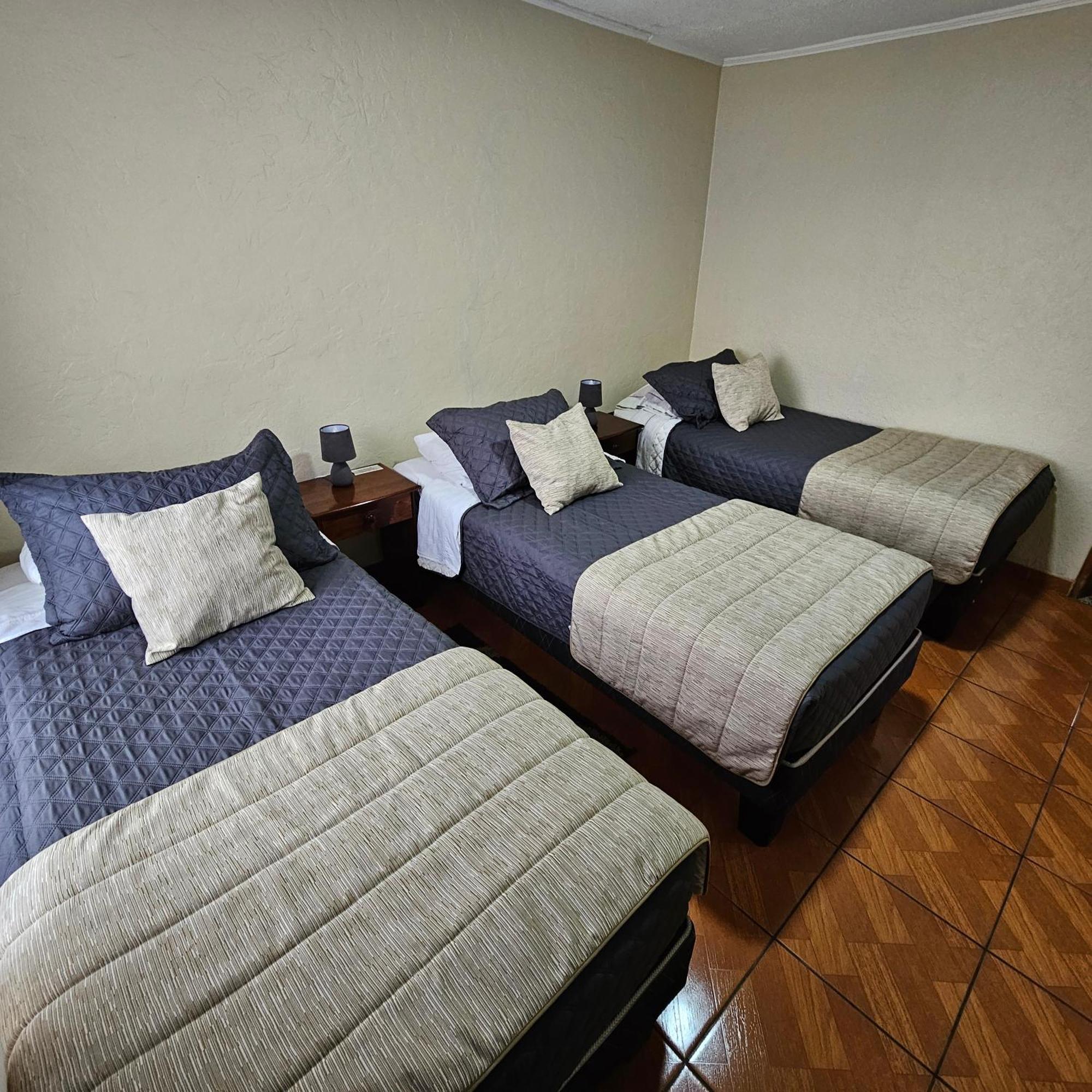 Hostal De Colon ลาเซเรนา ภายนอก รูปภาพ